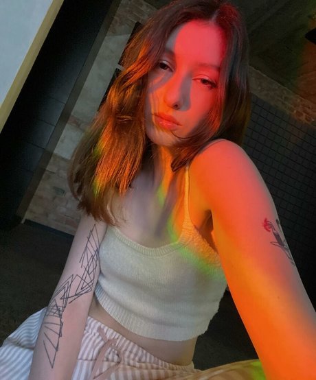 Aloona Larionova pretty actress image