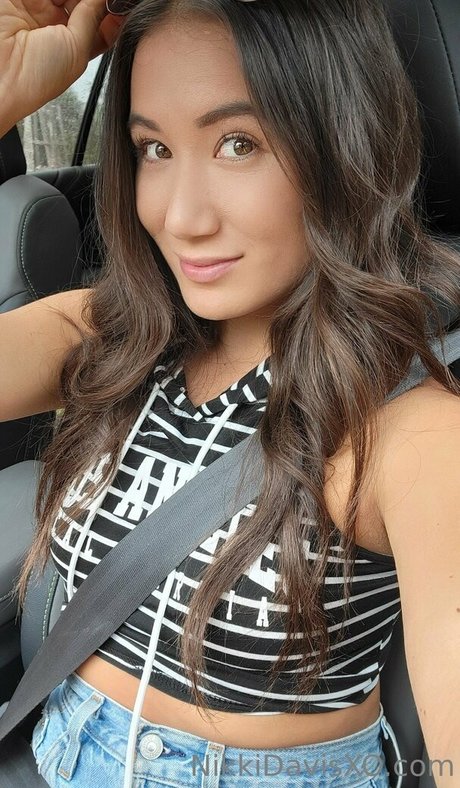 nikkidavisxo model sex pictures