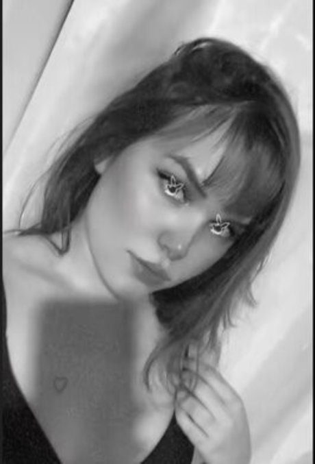 Larissinharp art star photo