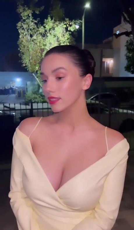 Grace Caroline Currey art star gallery