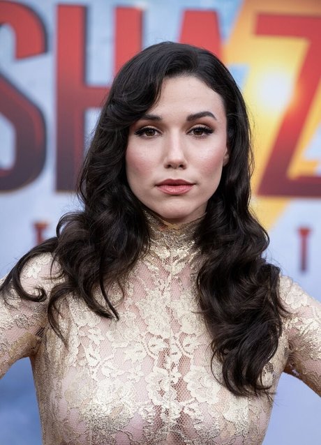 Grace Caroline Currey art actress galleries