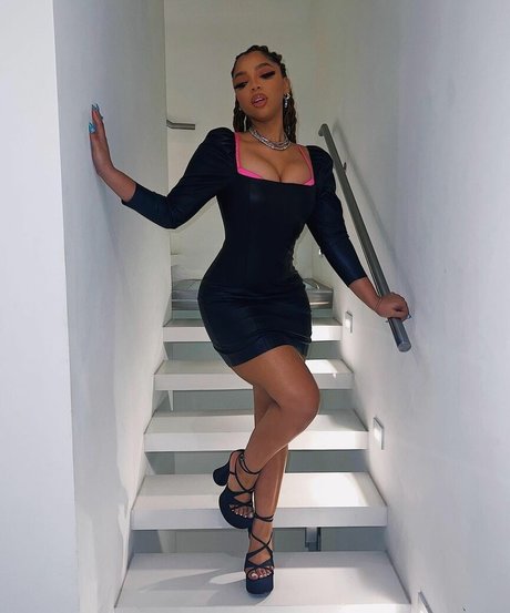 thick girls onlyfans top image