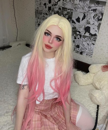 Lyraleiq model beautiful pic