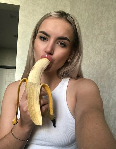 sinful monro vip nudes model image