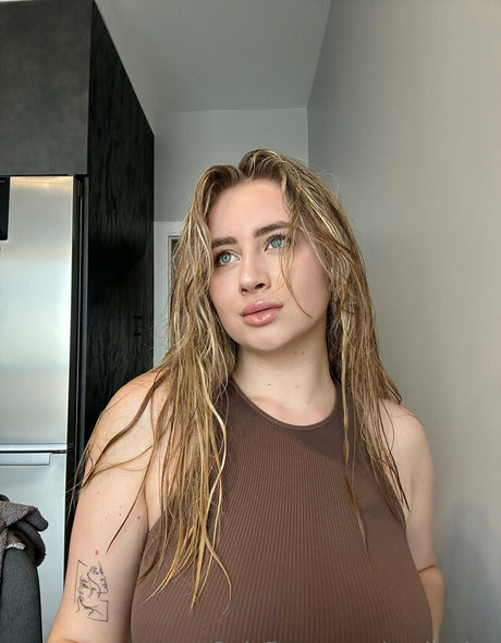 emily lyy naked actress archive