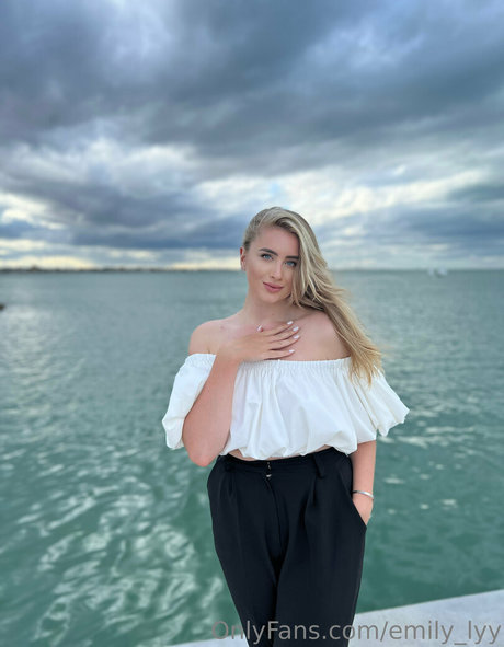 emily lyy star pictures