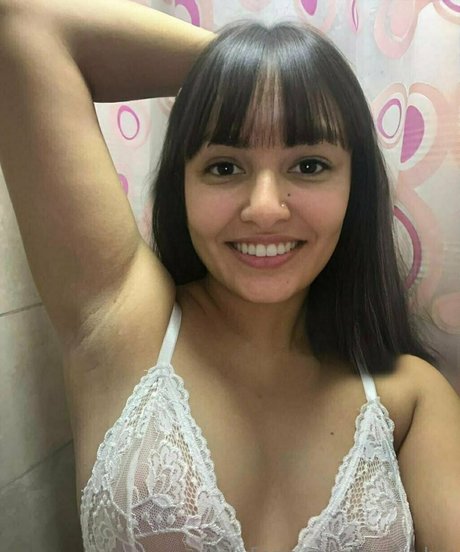 emily lyy free model photo