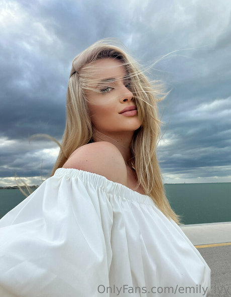 emily lyy model nude archive