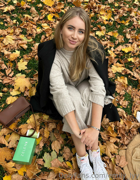 emily lyy free star image