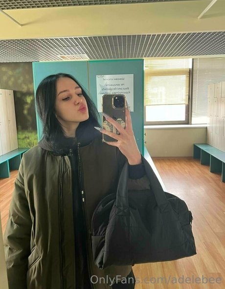 adelebee best model pic