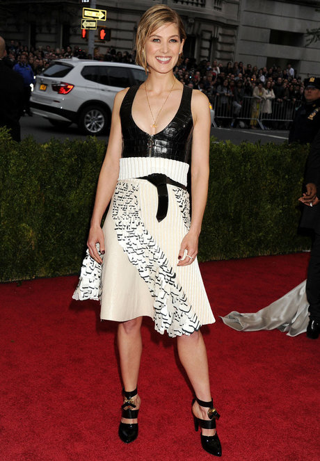 Rosamund Pike sexy model photo