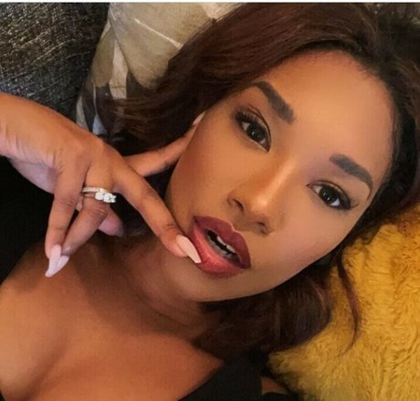 Candice Patton star nice pics