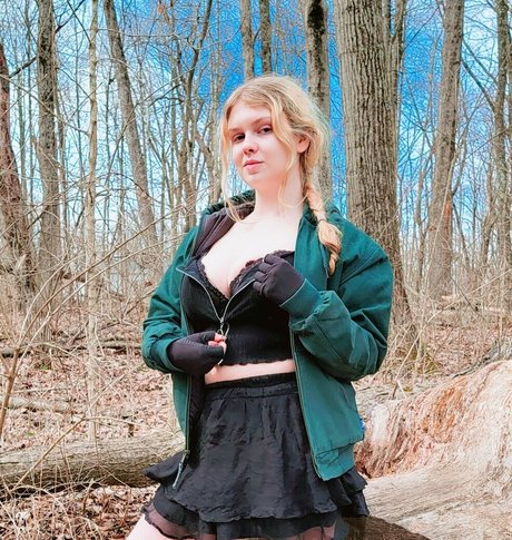 lyrictiana pretty pornstar pic