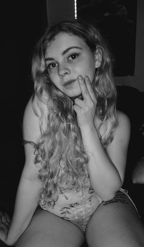 lyrictiana model top gallery