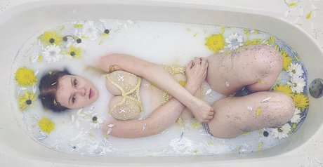 lyrictiana xxx star image