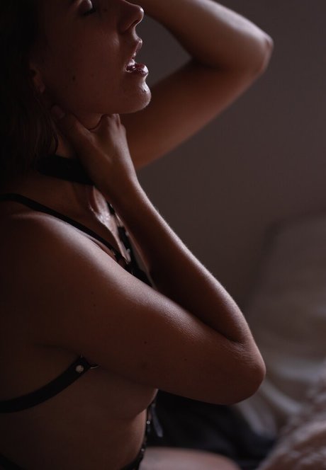 Julia Neyu art actress image