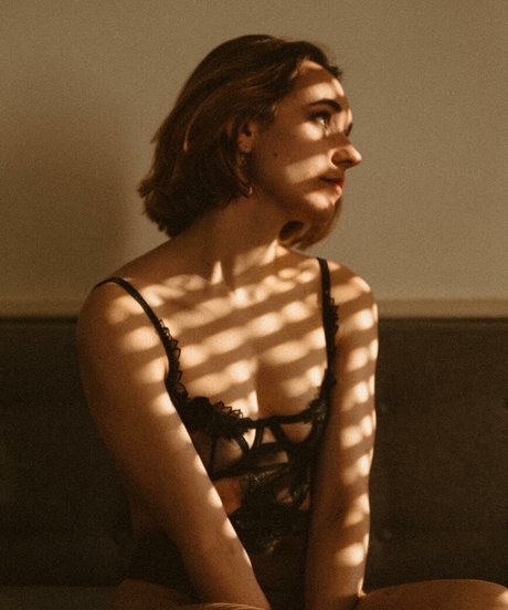 Julia Neyu sexy model picture