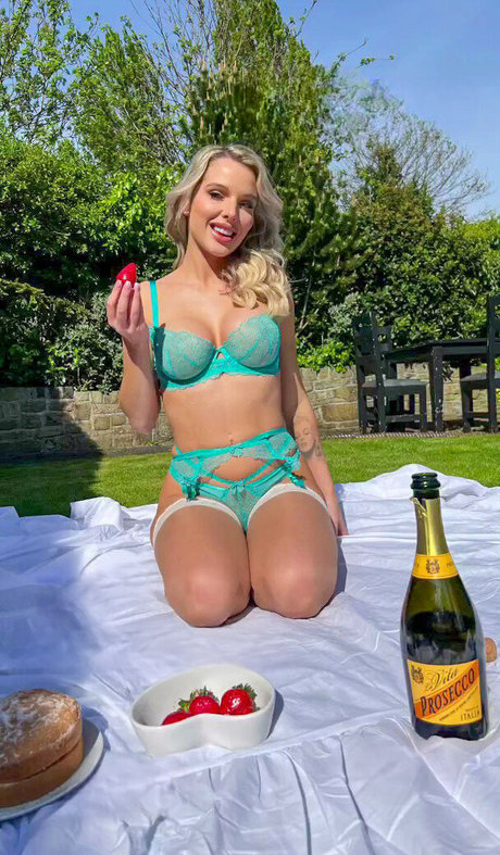 Helen Flanagan star nudes img