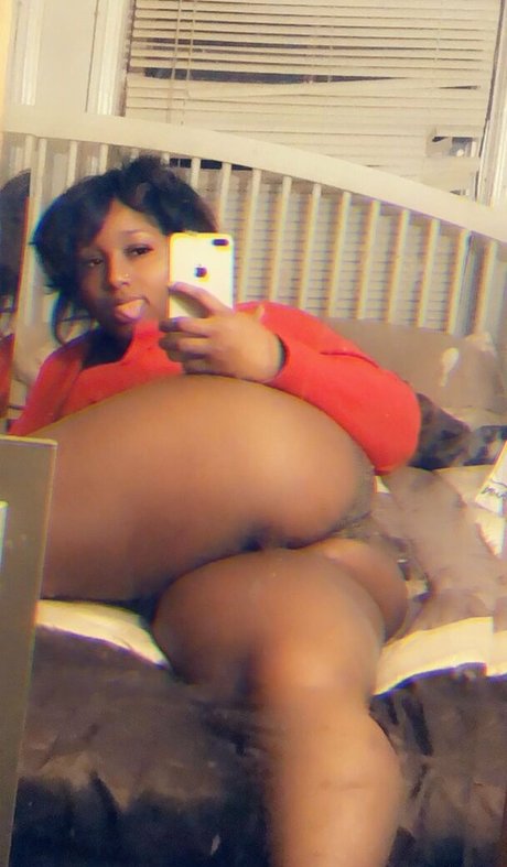 volaprettykitty pornographic model pic