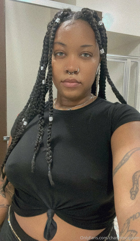 missmcqueenxx pornographic model pic