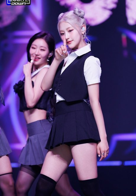 WomenK pop nude actress photo