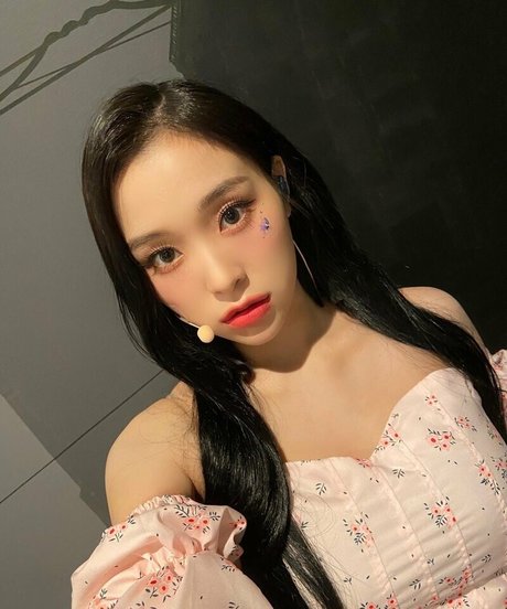 WomenK pop xxx model img