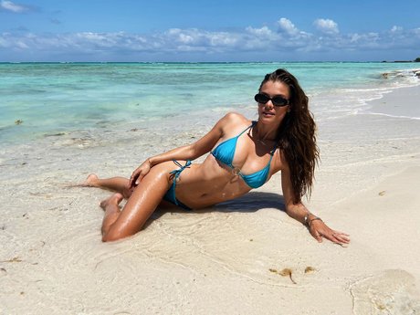 Nina Agdal naked star pic