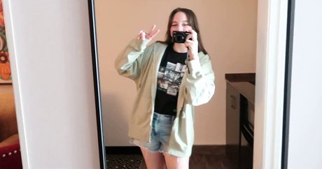 petite slut onlyfans nudes galleries