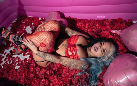 chubby babe onlyfans free sex image