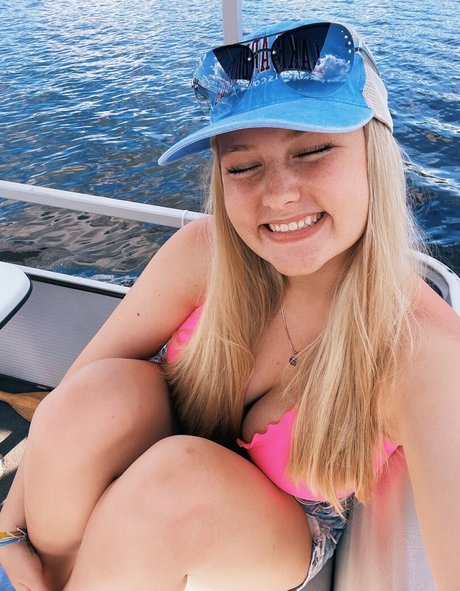 Anya Truax adult model pics