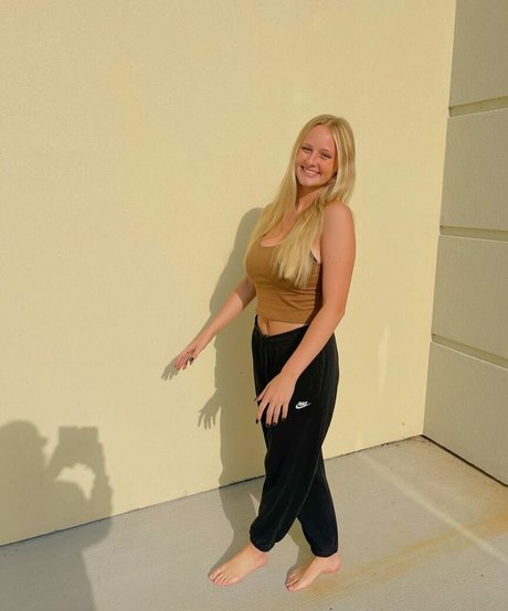 Anya Truax naked actress photo