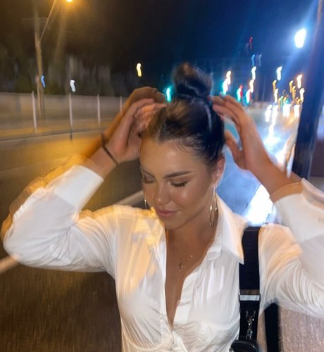 Desi Johnson free star img