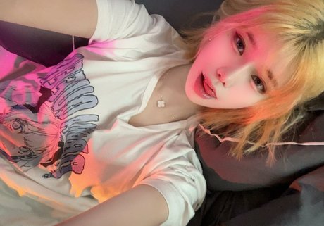 tiny asian onlyfans free images