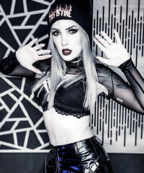 Addie Nicole Amick hot model pictures