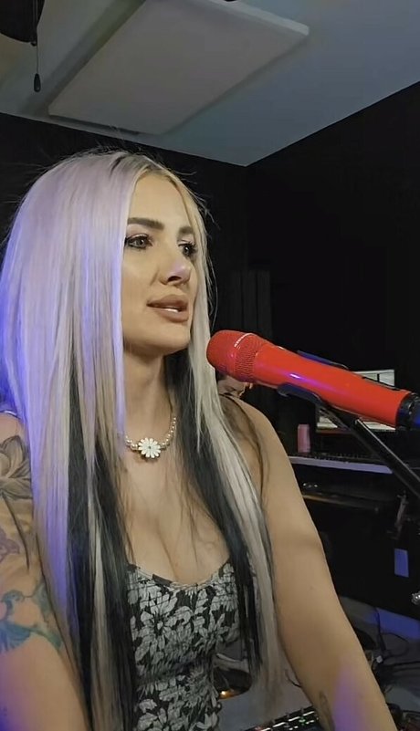 Addie Nicole Amick top star photo