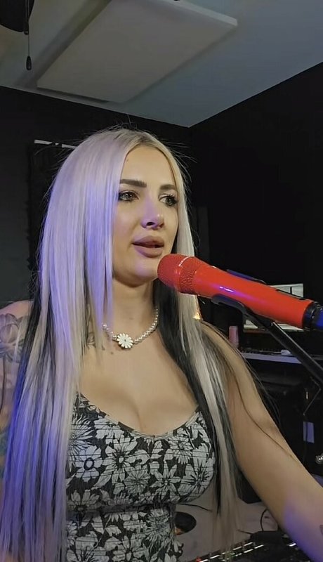 Addie Nicole Amick high quality star photos