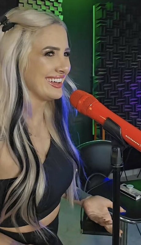 Addie Nicole Amick naked model archive