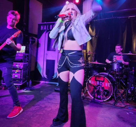 redhead squirt onlyfans top pic