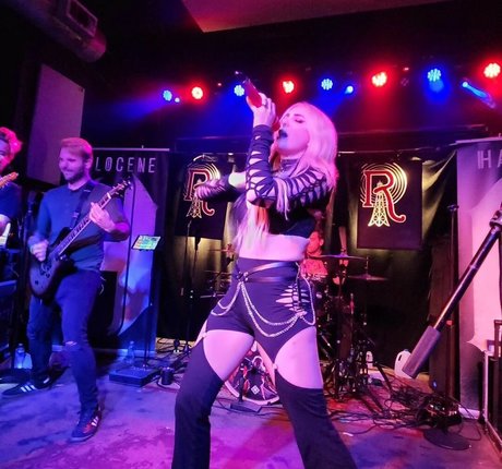 famous girls onlyfans hot archive