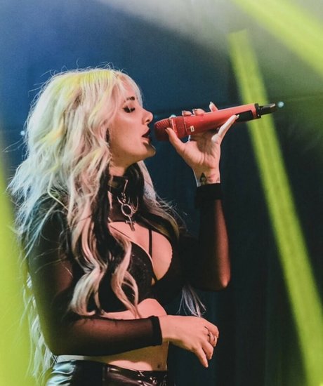 Addie Nicole Amick art star photo