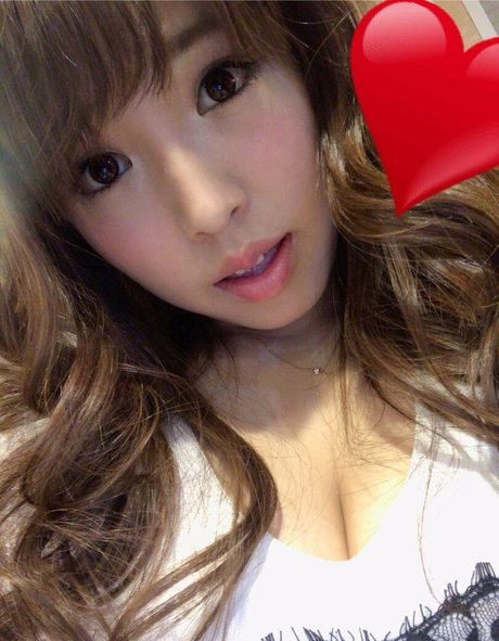 Mina Shirakawa pornographic model photo