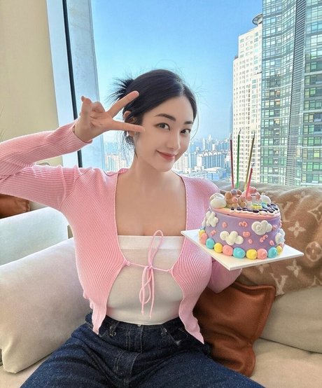 Tashay0ung erotic model photo