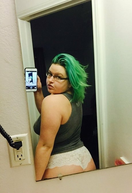 skylarswallows exclusive actress pic