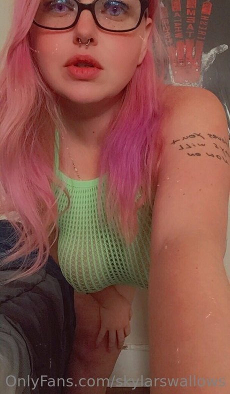 skylarswallows nice actress pics