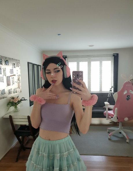 elefire the elf model high quality picture