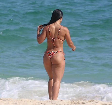 Larissa Tomasia top star pics