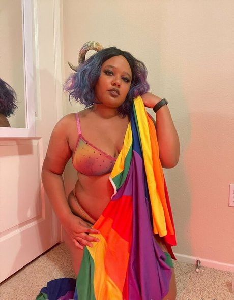 magicalmaladyfree model pretty picture