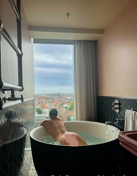 bluejayfree model hot picture