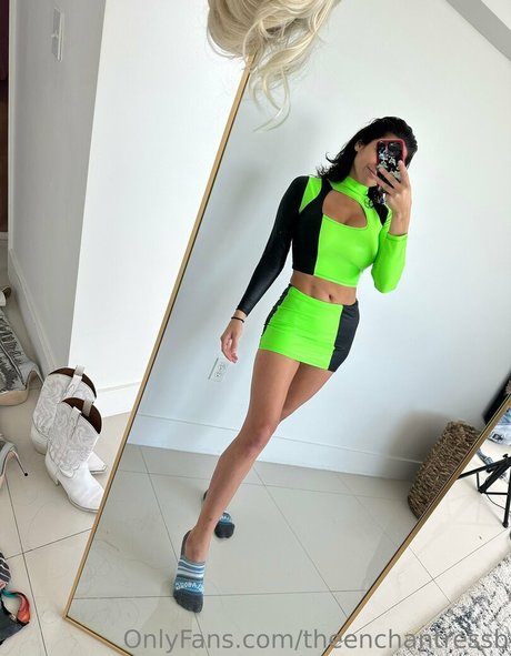 theenchantressb model nude pic