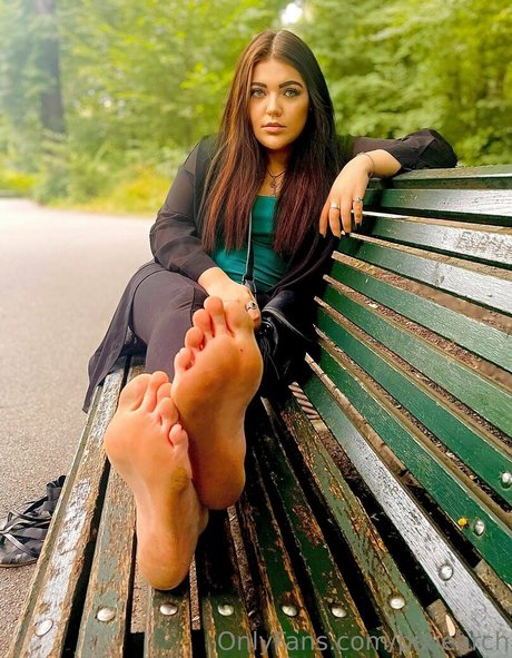 pixiearch erotic actress image